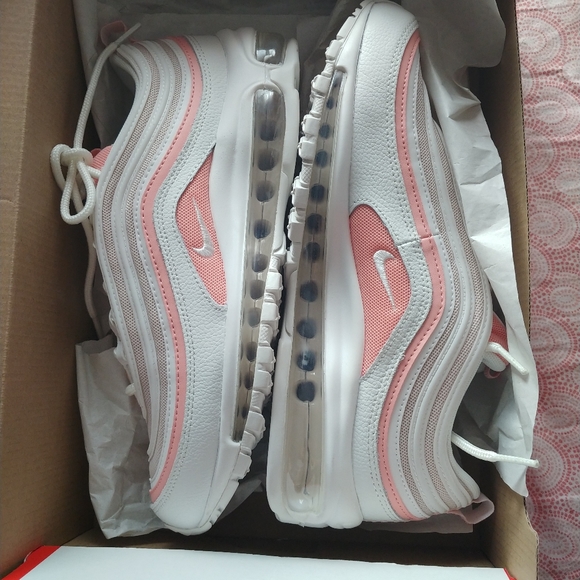 Nike Shoes - Nike Air Max 97